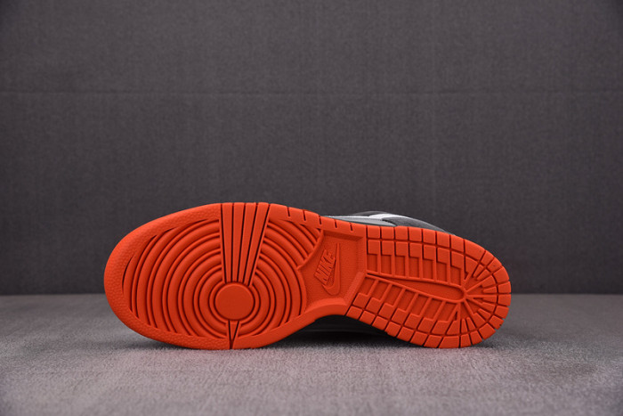 Nike Dunk SB Low “Staple NYC Pigeon” 304292-011