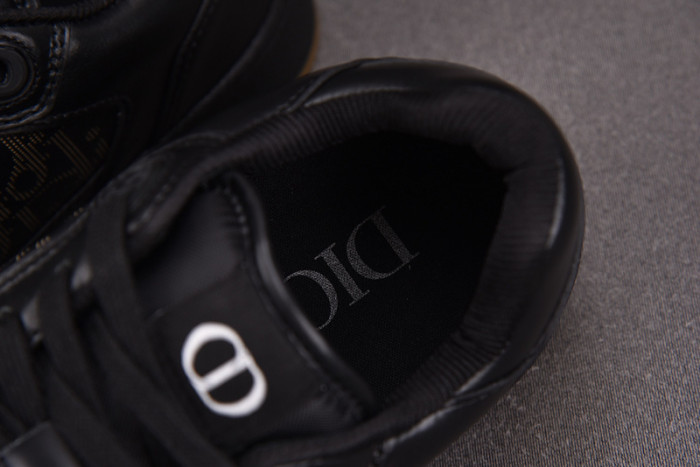 D10R B27 LOW SNEAKER