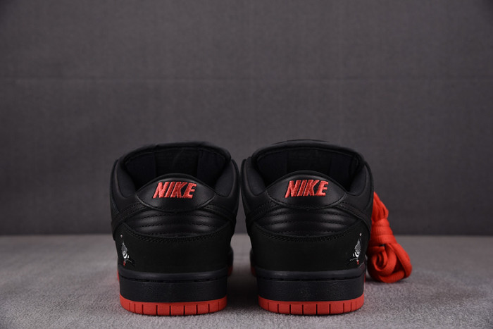 NIKE SB DUNK LOW BLACK PIGEON - 883232-008