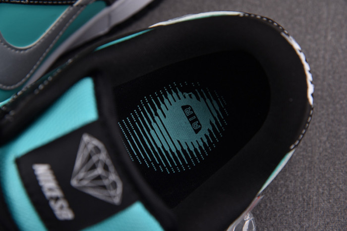 Nike SB Dunk Low D1am0nd S*pply Co. 304292-402