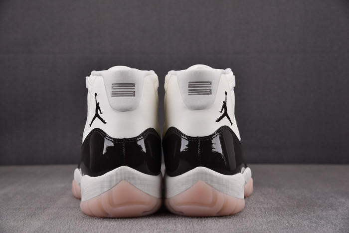 Air Jordan 11 WMNS “Neapolitan” AR0715-101