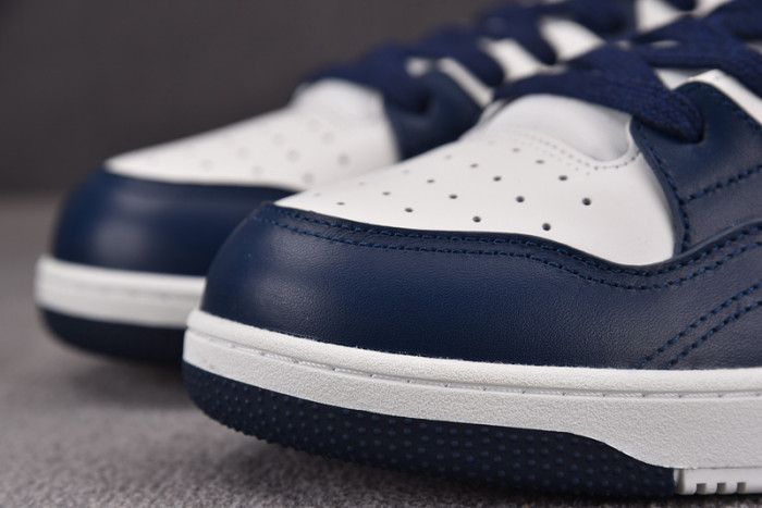 D10R B57 LOW SNEAKER