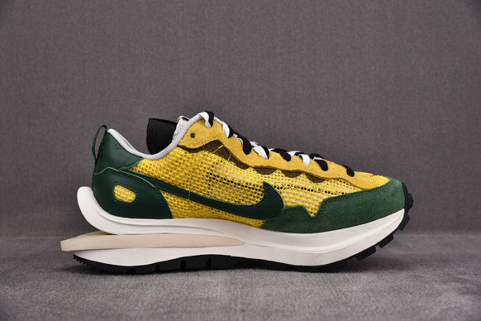 NIKE VAPORWAFFLE SACAI TOUR YELLOW CV1363-700