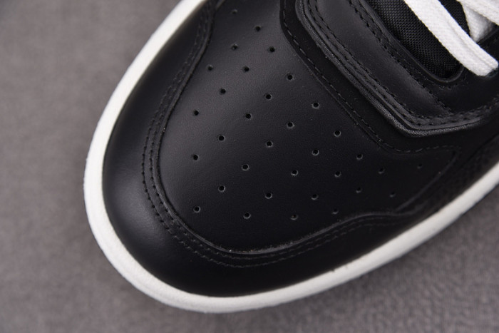 D10R B27 LOW SNEAKER