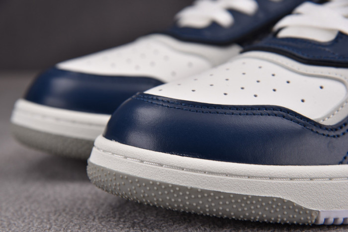 D10R B27 LOW SNEAKER