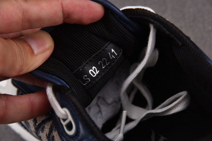 D10R B27 LOW SNEAKER