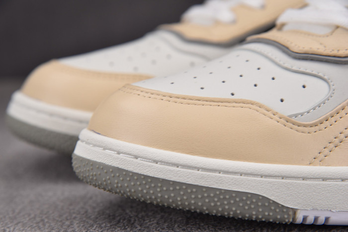 D10R B27 LOW SNEAKER