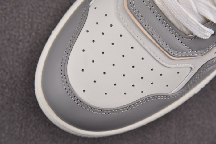 D10R B27 MID SNEAKER