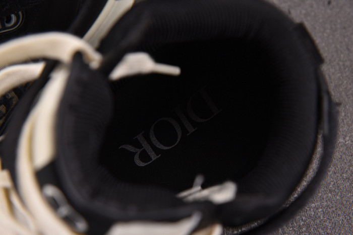 D10R B27 MID SNEAKER