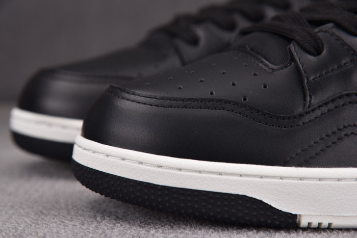 D10R B57 LOW SNEAKER