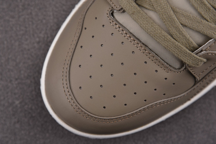 D10R B57 LOW SNEAKER