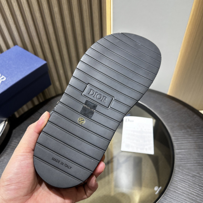 d10r sandal