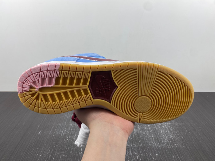 Nike Dunk SB Low PRM “Phillies” DQ4040-400