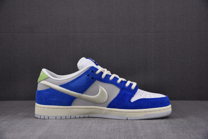 Fly Streetwear x Nike SB Dunk Low DQ5130-400