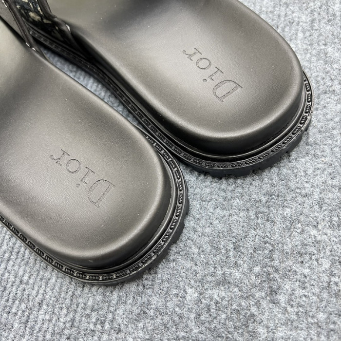 d10r sandal