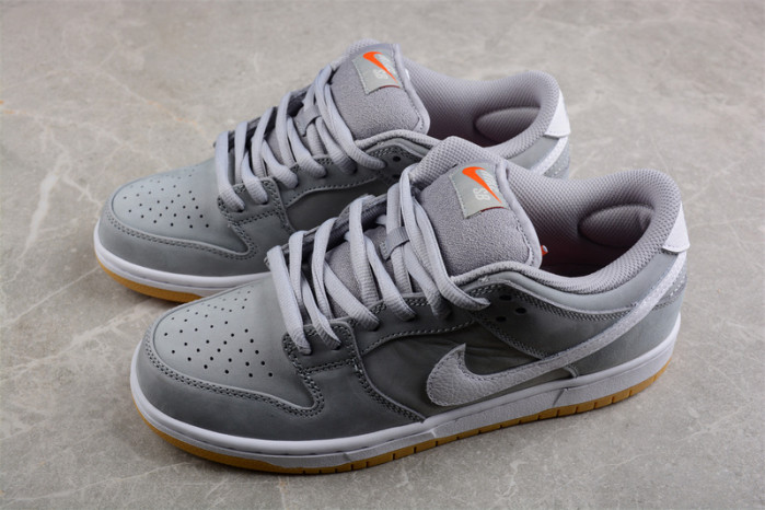 Nike SB Dunk Low “Grey Gum” DV5464-001