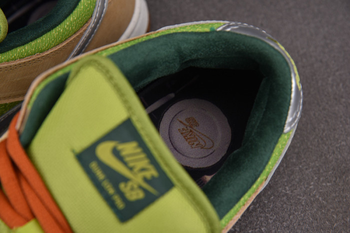 Nike SB Dunk Low Escargot  FQ7585-200