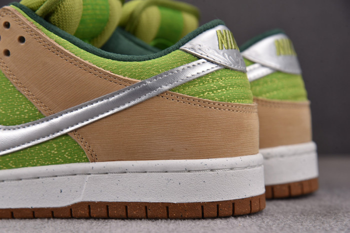 Nike SB Dunk Low Escargot  FQ7585-200