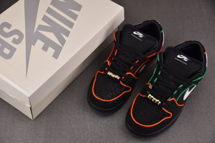 Nike SB Dunk Low Bronx Girls Skate  HV1664-001