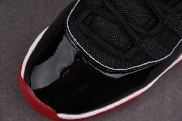 AIR JORDAN 11 Retro Playoffs Bred (2019) 378037-061