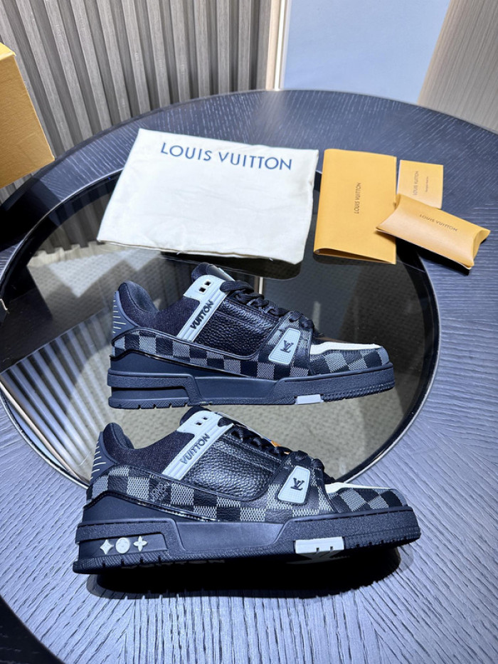 L0VT SNEAKER