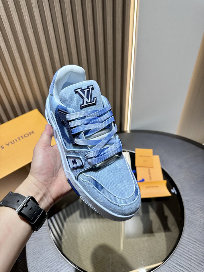 L0VT SNEAKER