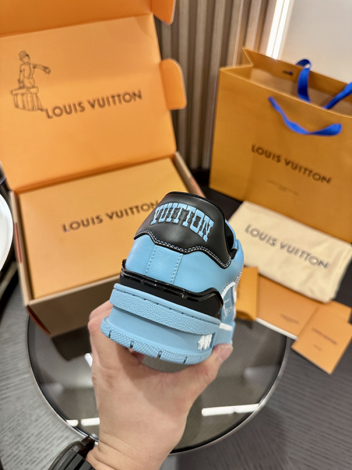 L0VT SNEAKER