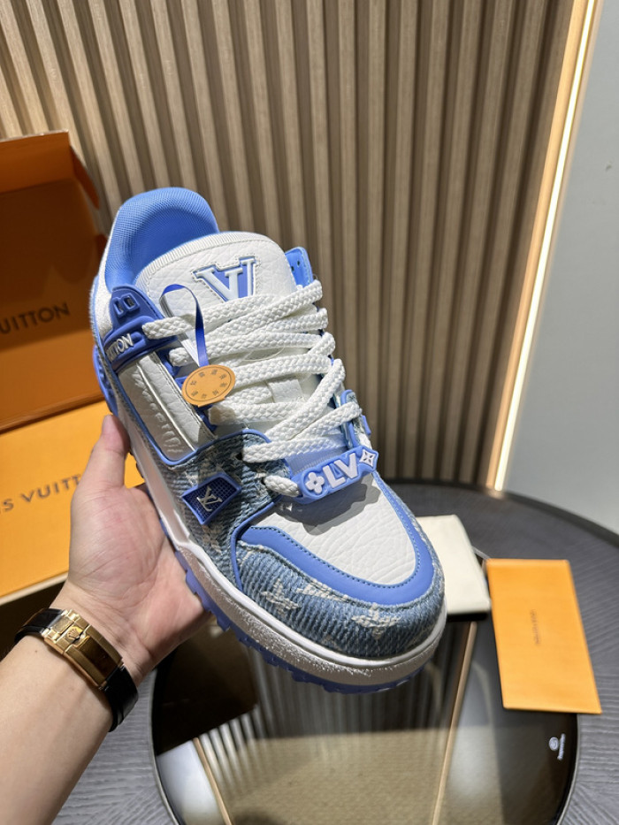 L0VT SNEAKER