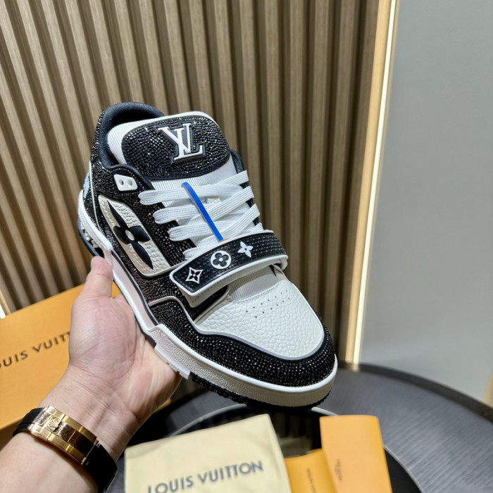 L0VT SNEAKER