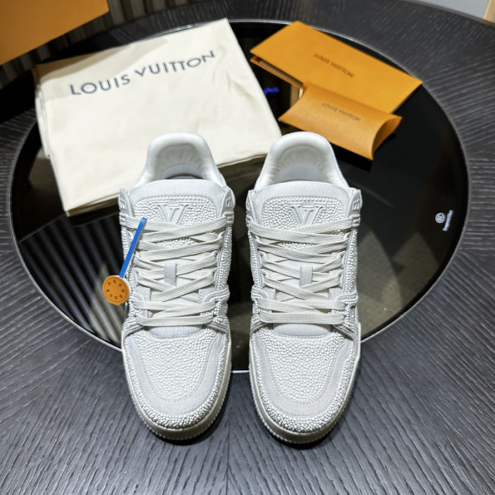 L0VT SNEAKER