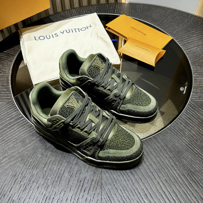 L0VT SNEAKER