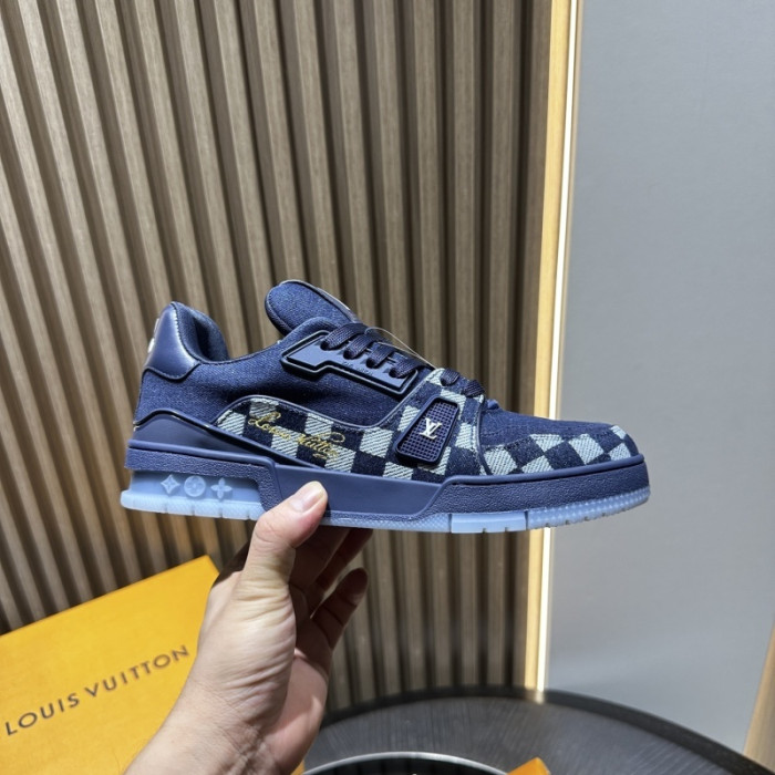 L0VT SNEAKER