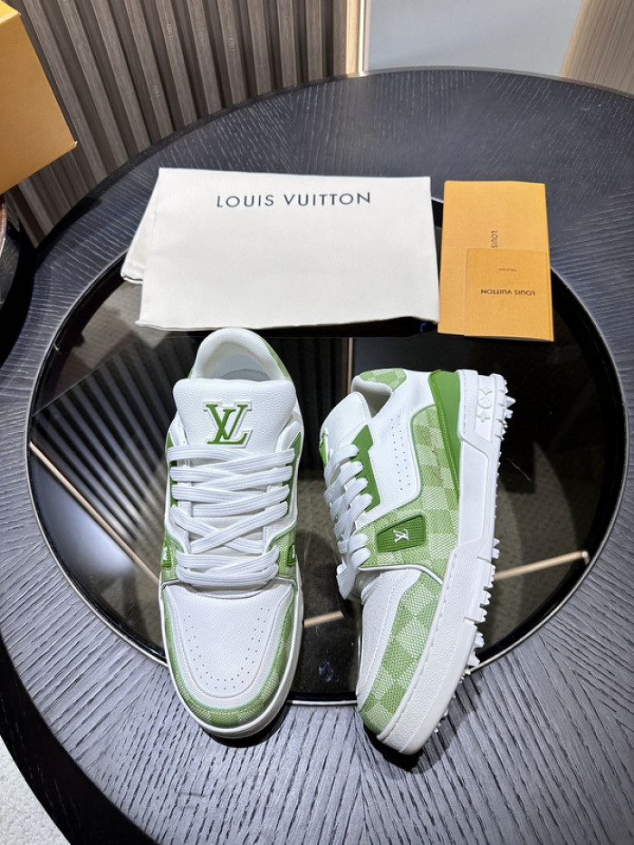 L0VT SNEAKER