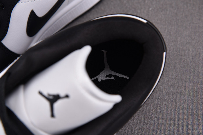 Air Jordan 1 Low "Panda" DC0774-101